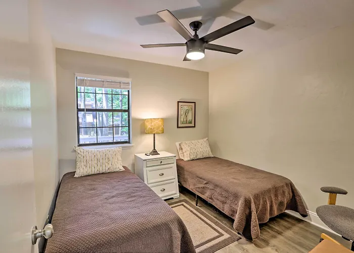 Charming Townhouse ~ 3 Mi To Fsu! Tallahassee