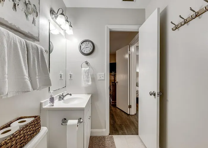 Charming Townhouse ~ 3 Mi To Fsu! * Tallahassee