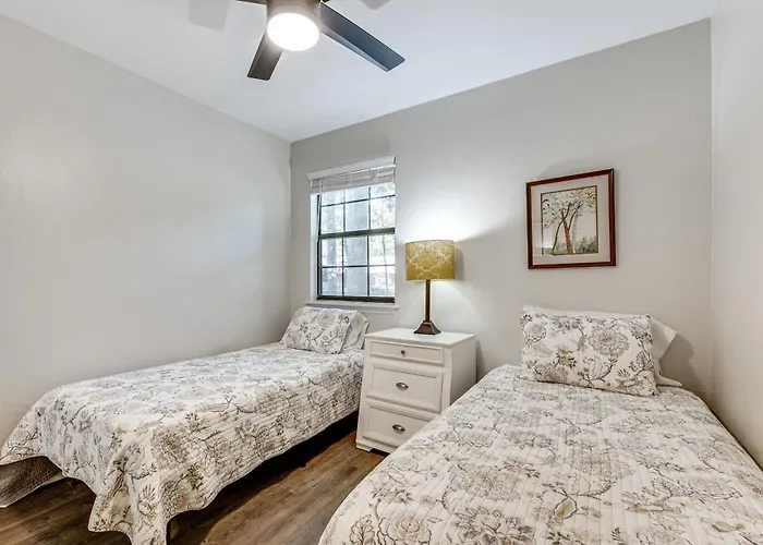 Charming Townhouse ~ 3 Mi To Fsu! * Tallahassee