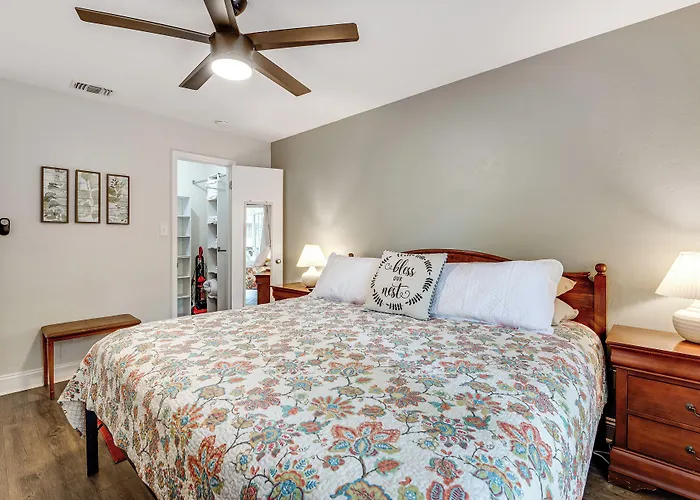 Charming Townhouse ~ 3 Mi To Fsu! Tallahassee