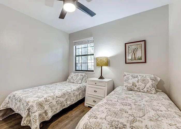 Charming Townhouse ~ 3 Mi To Fsu! Tallahassee